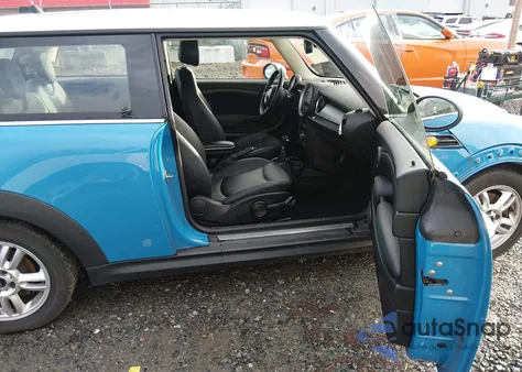 2013 Mini Hardtop Cooper z USA, uszkodzony, nr VIN WMWSU3C59DT687129